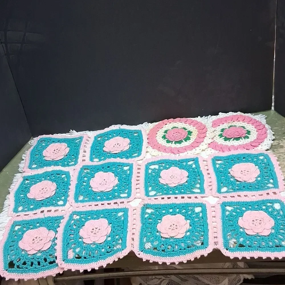 Vintage Crocheted Rosettes mat,& 4 More Rosette Pcs.